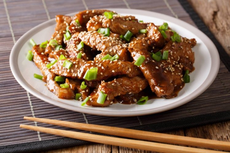 Говядина в соевом соусе на сковороде