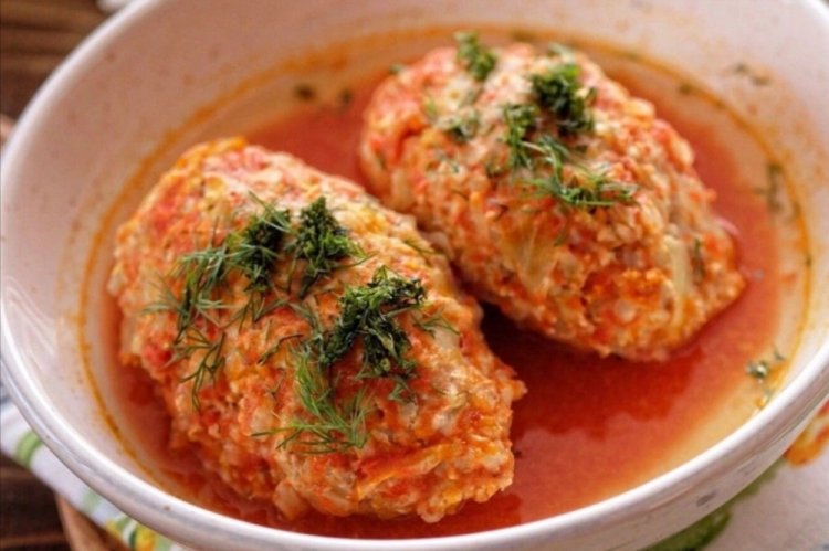 Ленивые голубцы с тушеной капустой и вареным яйцом