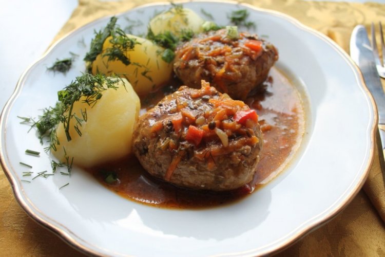 Ленивые голубцы с картошкой на сковороде