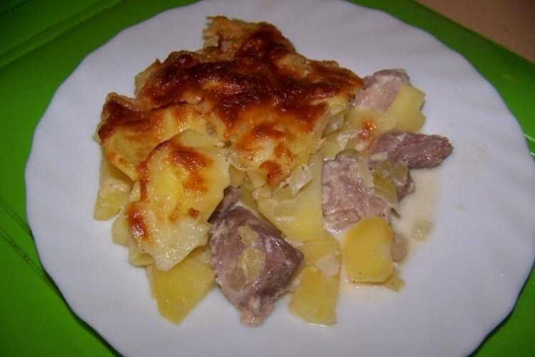Свинина с картошкой и майонезом в духовке