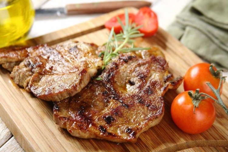 Запеченная свинина в соево-чесночном маринаде