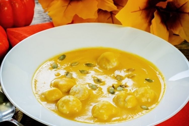 Суп-пюре с тыквой и клецками