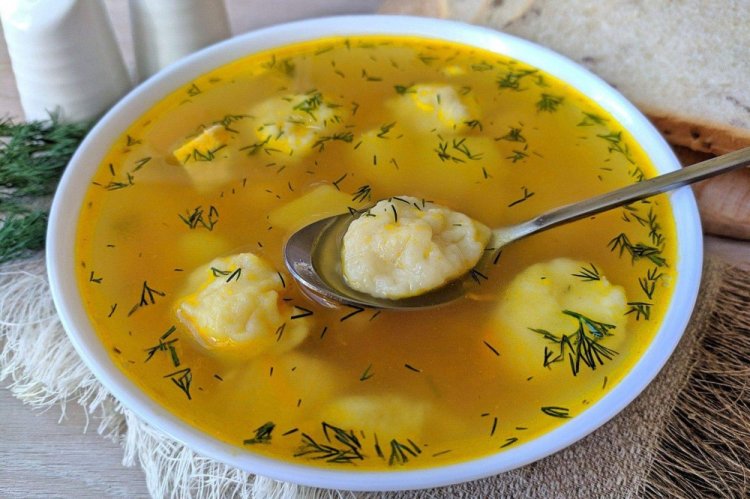 Суп с говядиной и клецками