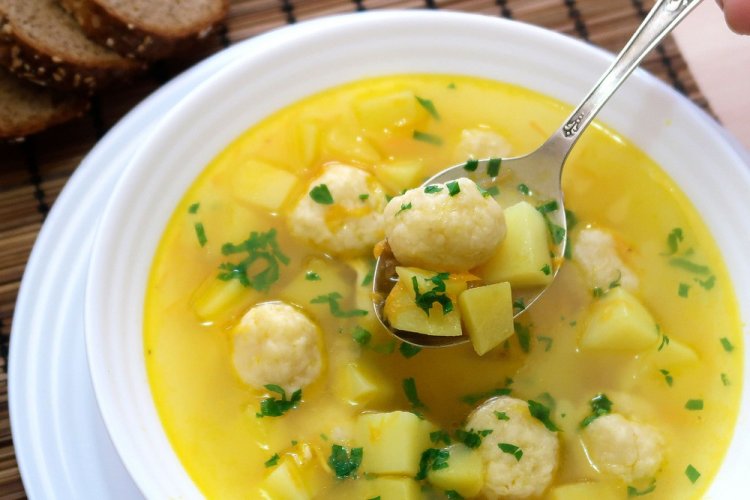 Суп с сырными клецками