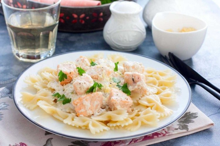 Паста с лососем в сливочном соусе