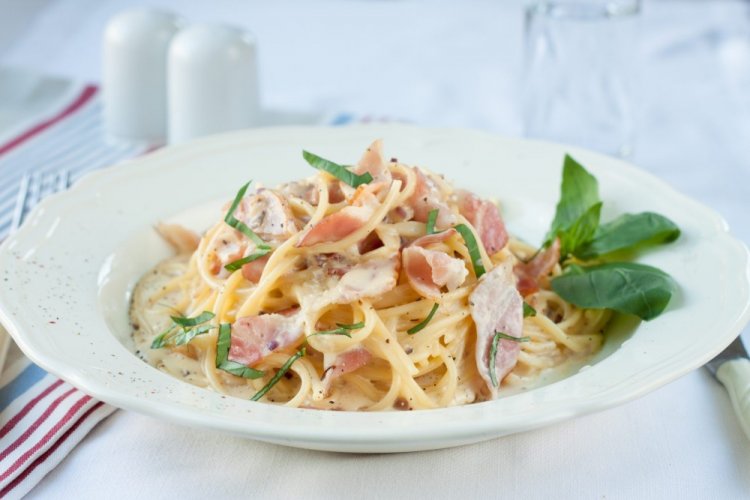 Паста с беконом в сливочном соусе