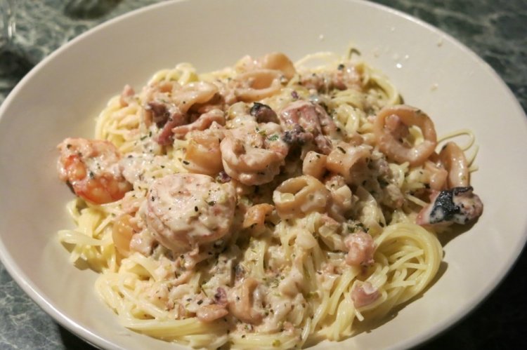 Паста с морепродуктами в сливочном соусе