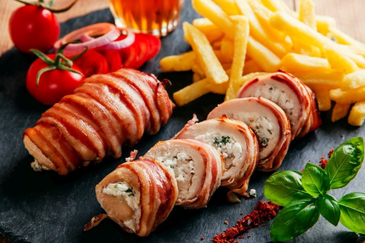 Рулетики из куриной грудки с начинкой: 10 оригинальных рецептов