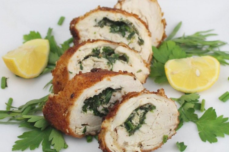 Рулетики из куриной грудки с сыром и зеленью