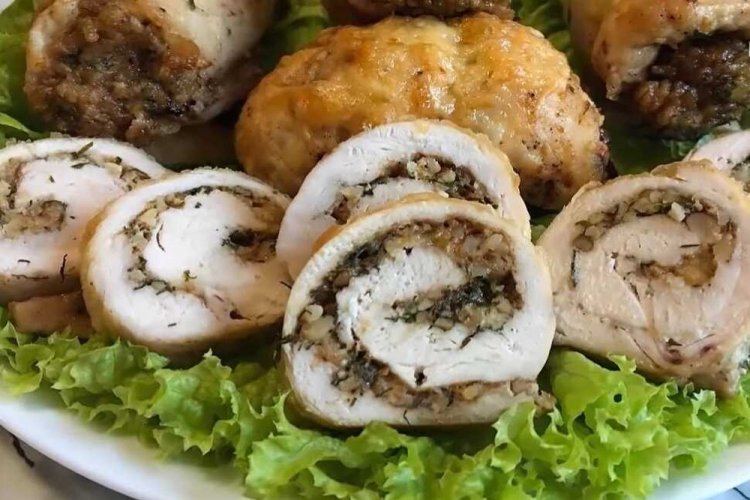 Рулетики из куриной грудки с орехами