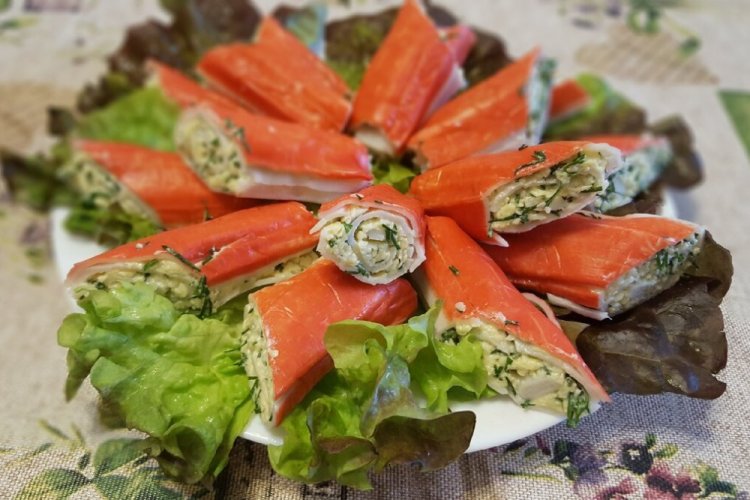 Фаршированные крабовые палочки с плавленым сыром и зеленью