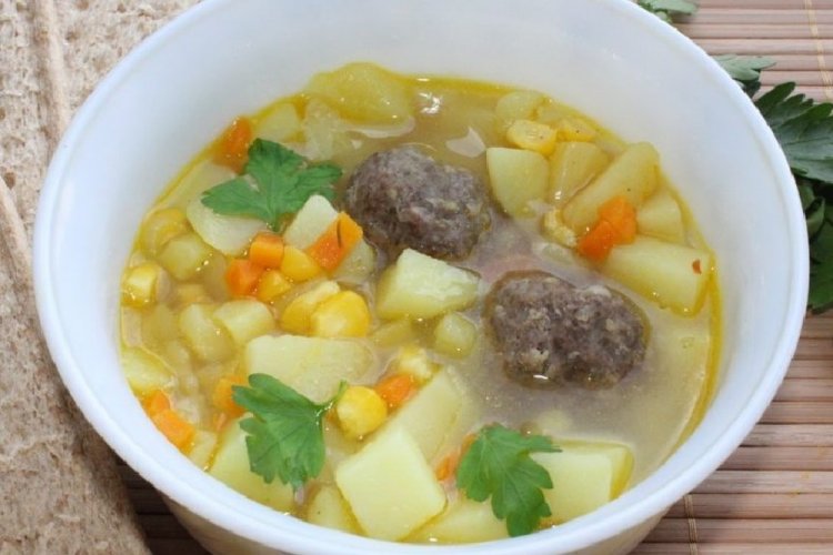 Суп с кукурузой и фрикадельками