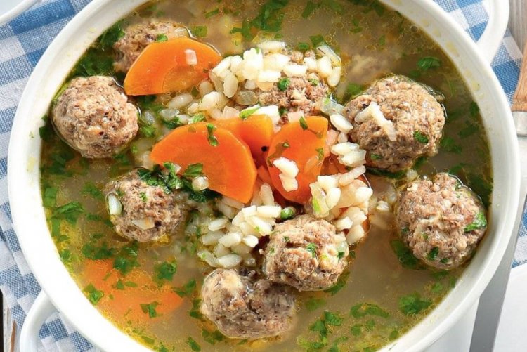 Суп с фрикадельками и рисом