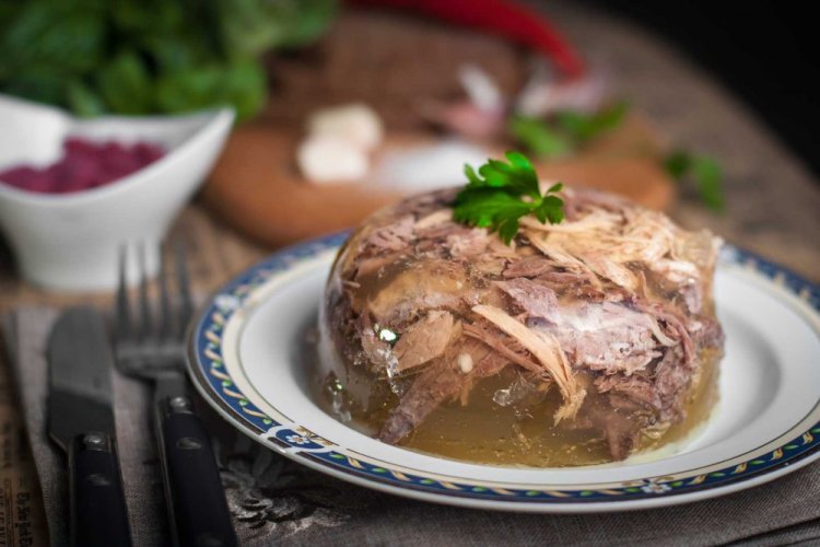 Холодец из свиных ножек и рульки