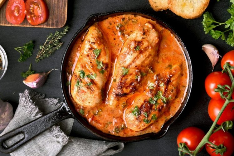 Куриные грудки в томатно-сливочном соусе