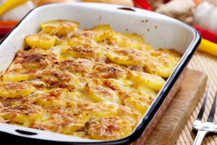 Куриные грудки с картошкой в сливочном соусе