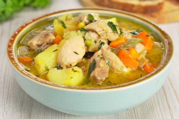 Жаркое из курицы с картошкой и сельдереем