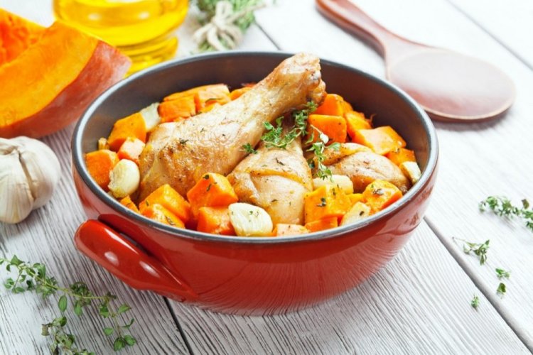 Жаркое из курицы с тыквой и айвой