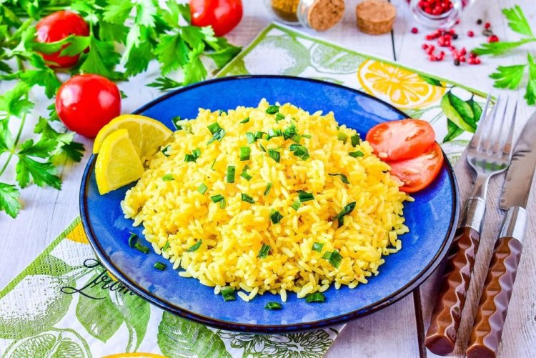 Жареный рис на сковороде