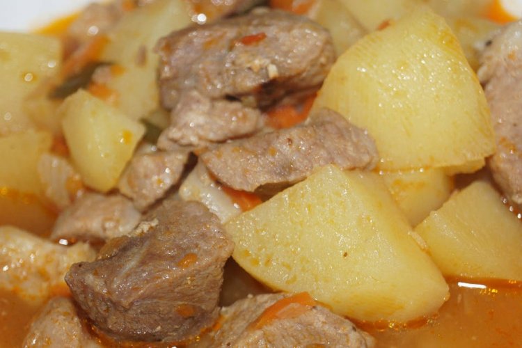 Поджарка из свинины с картошкой