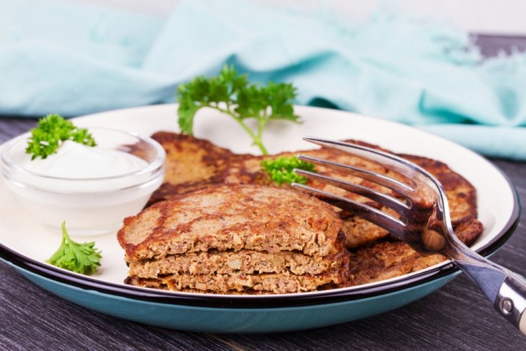 Оладьи из свиной печени с манкой