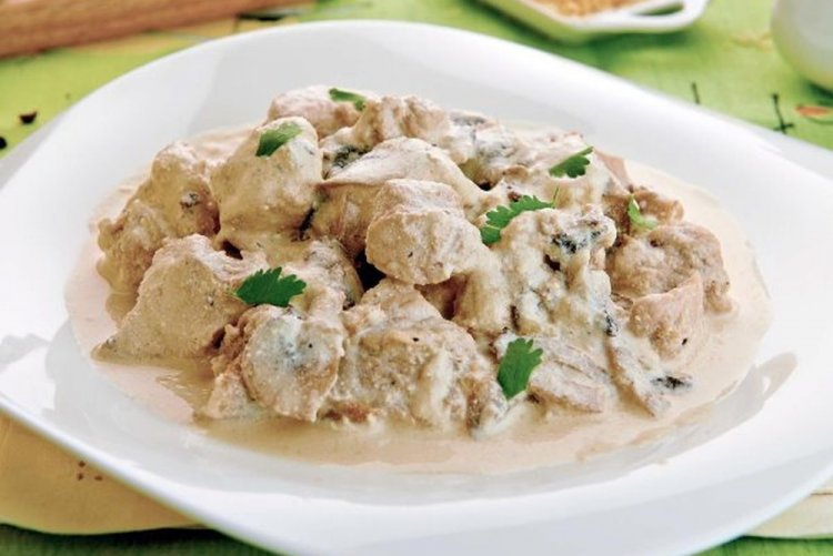 Индейка в сливочном соусе в мультиварке