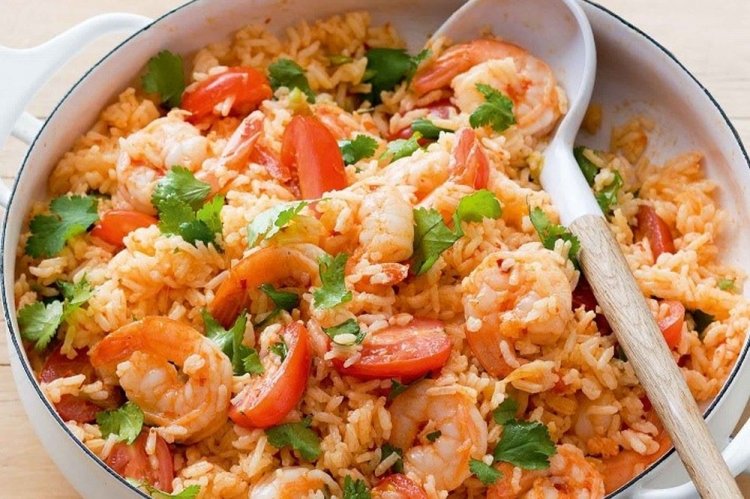 Рис с креветками и помидорами черри