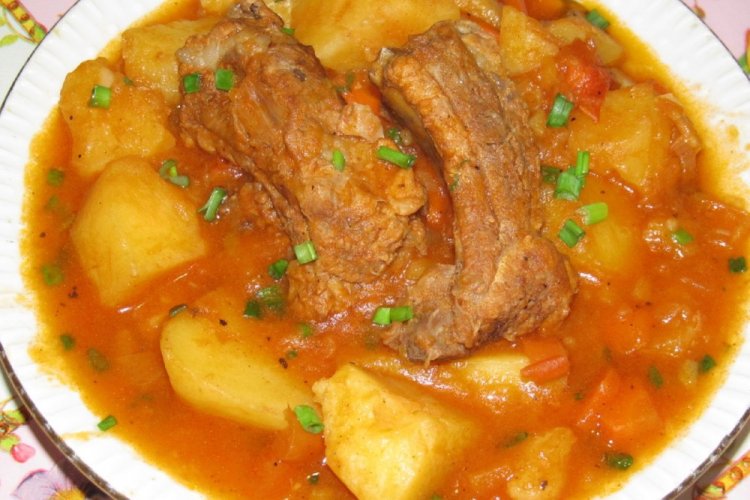 Свиные ребрышки с картошкой в мультиварке