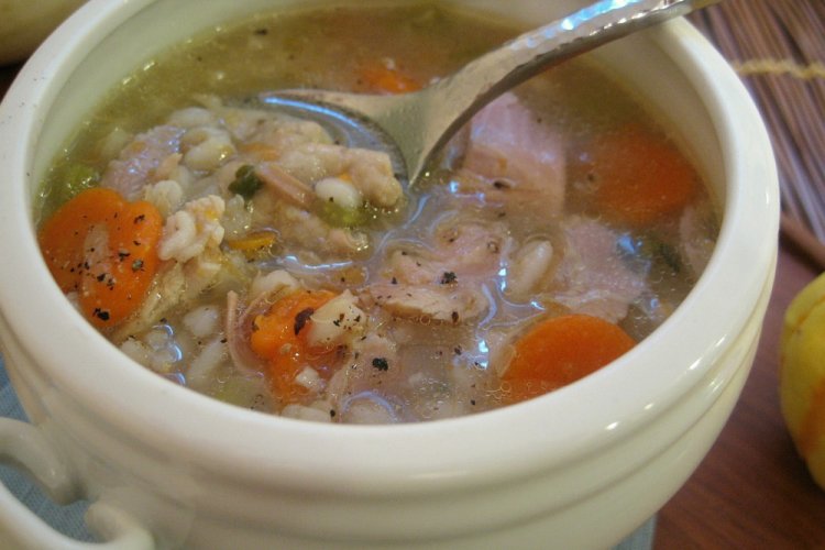 Уха с перловкой