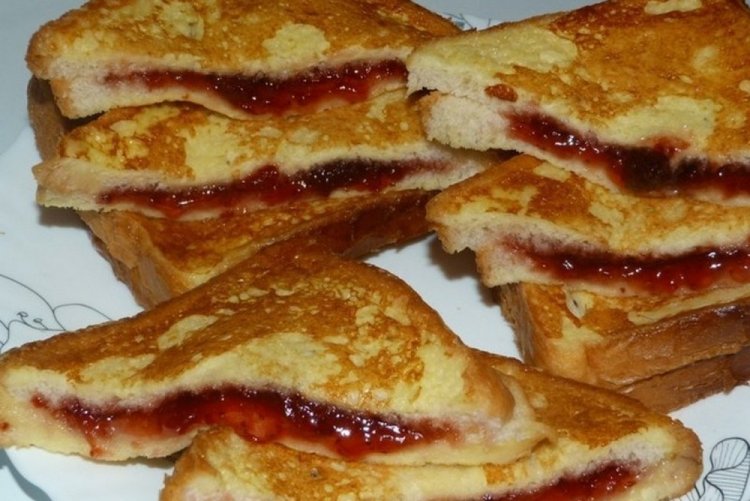 Сладкие гренки с джемом