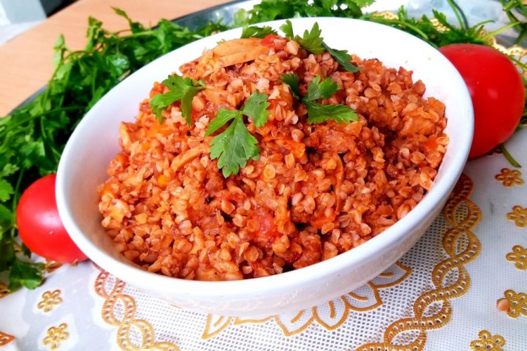 Гречка с помидорами в томатном соусе