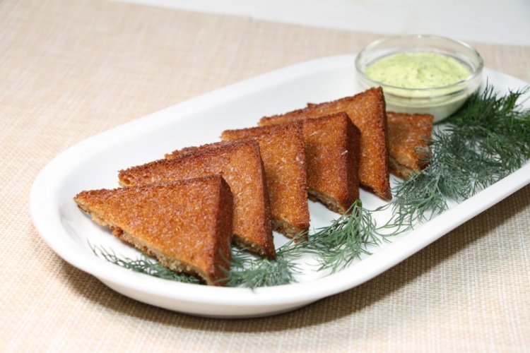 Гренки из черного хлеба с чесноком