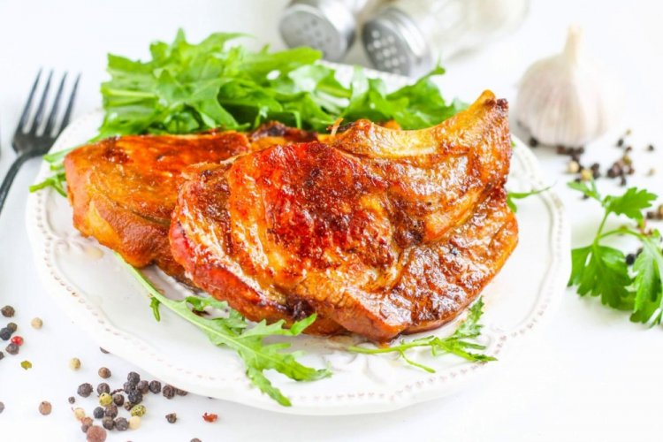 Свиная корейка в рукаве в духовке