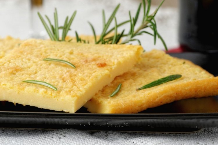 Нутовый омлет с овсяной мукой и льняными семечками