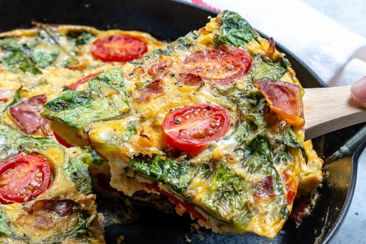 Нутовый омлет со шпинатом и грибами