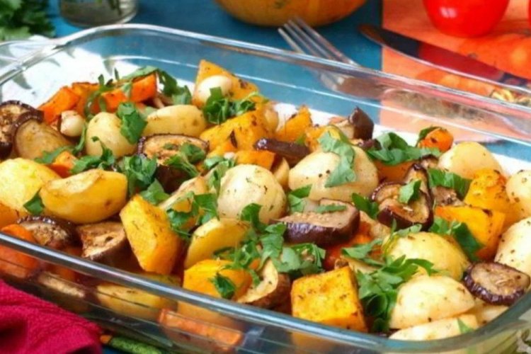 Запеченная тыква с овощами