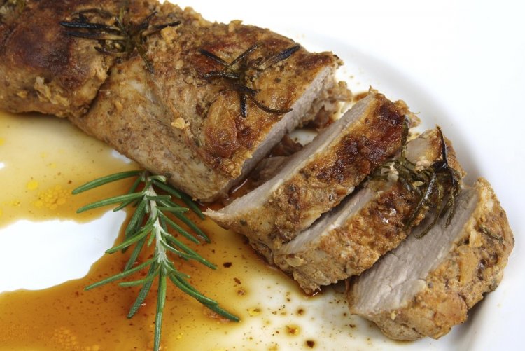 Свиная вырезка с имбирем на сковороде