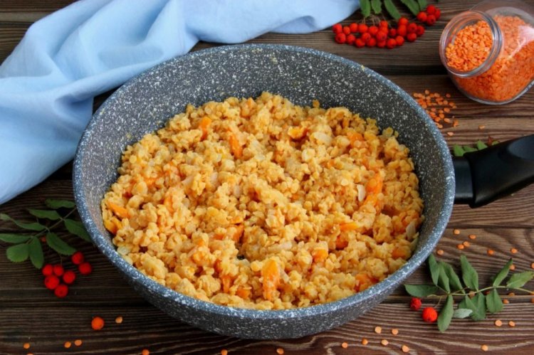 Каша из красной чечевицы с изюмом