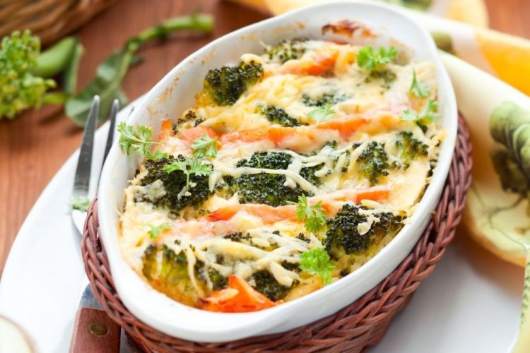 Форель с брокколи в сливочном соусе