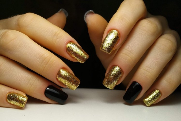 Золотой маникюр