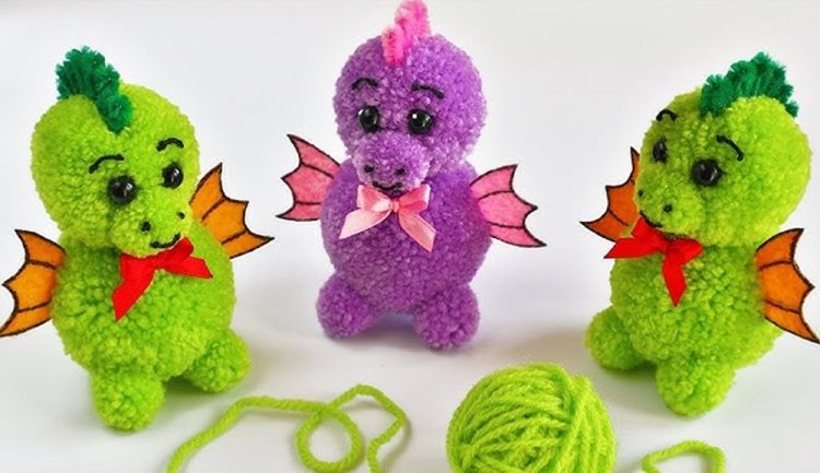 Дракон из помпончиков