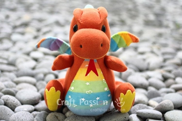 Дракон из носков своими руками