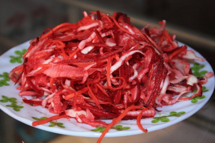 Салат с капустой и свеклой по-корейски