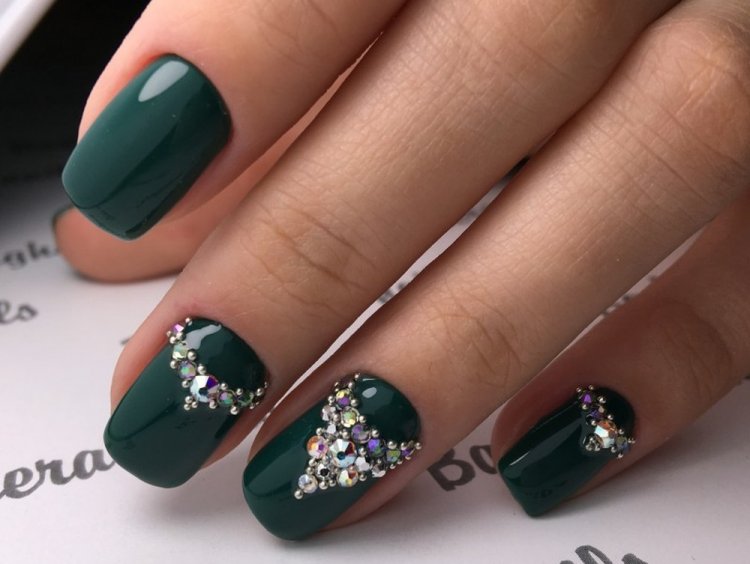 Цветной новогодний маникюр