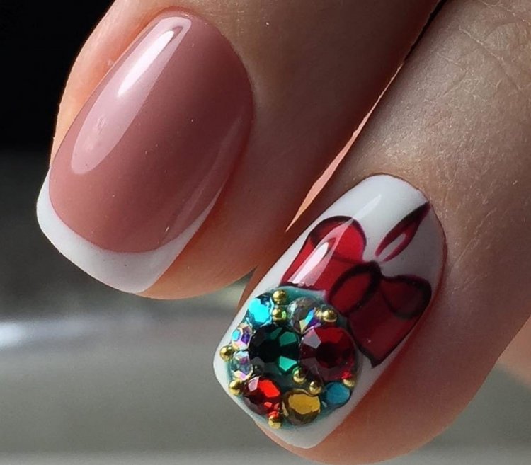 Объемные елочные шары на ногтях