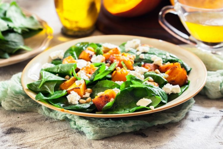 Салат из тыквы и шпината