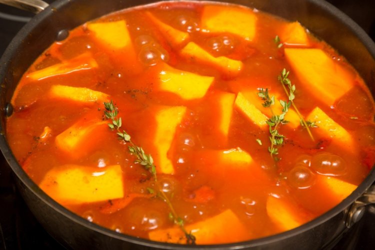 Тушеная тыква в томате