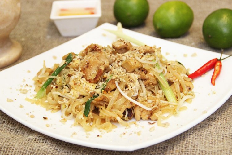 Пад-тай с курицей