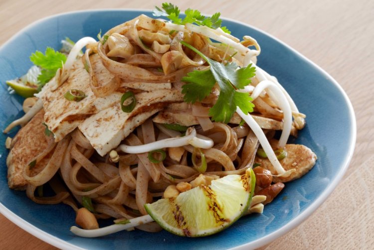 Пад-тай с тофу и арахисовой пастой