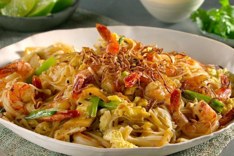 Пад-тай с креветками и курицей